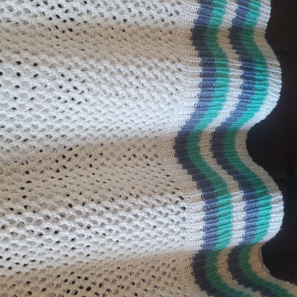 Nwt Eesome Boutique hooded pullover - Picture 2 of 3